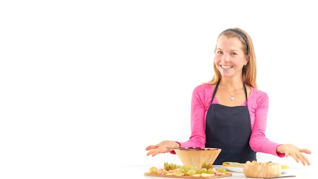 Uśmiechnięta kobieta w kuchni